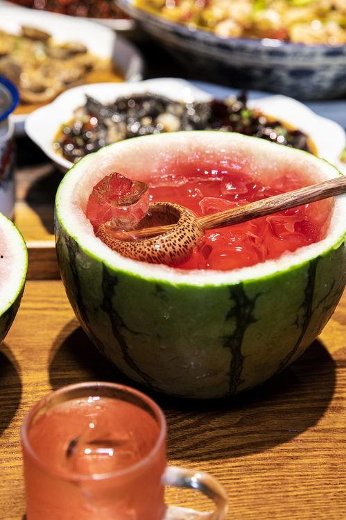 喝过酒吃瓜,笑谈人生百态