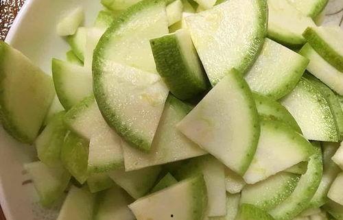 踏月吃瓜,共度中秋佳节