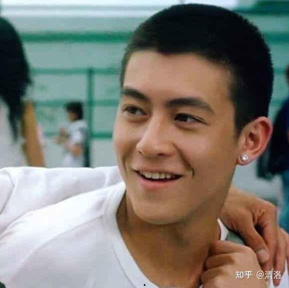 男明星早期写真图片,探寻男明星早期写真中的青春风采